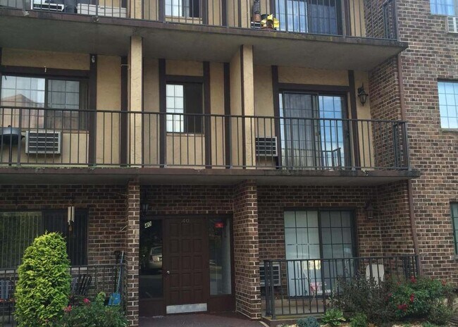 Foto del edificio - 40 Donna Ct