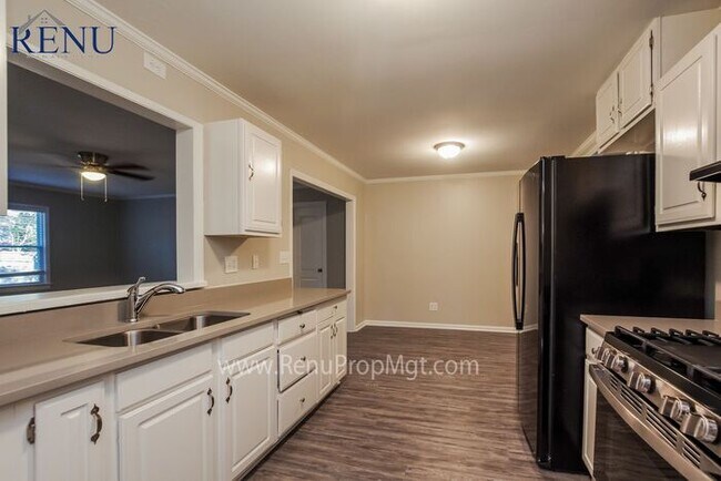 Foto del edificio - Available Now!