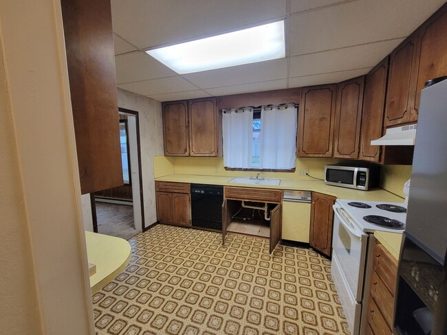 Building Photo - 2 bed 1 Bath in heart of Newport