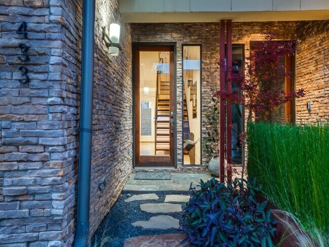 Foto del edificio - 433 Trinity River Cir