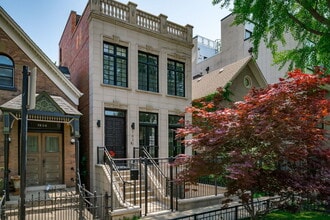 Building Photo - 1633 N Wolcott Ave