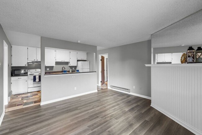 Foto del edificio - Prime CSU Campus West Living – 2 Bedrooms with Private Baths