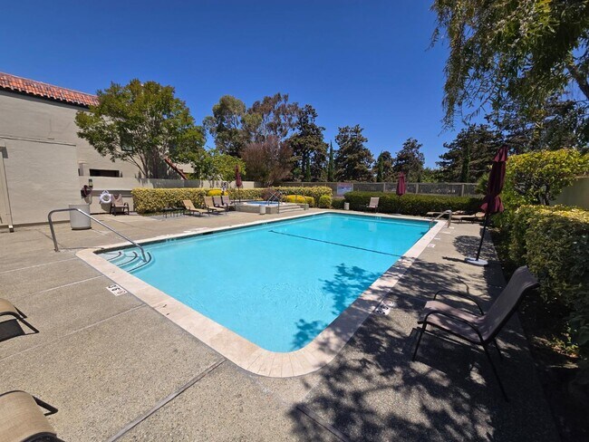Foto del edificio - 2261 Armada Way