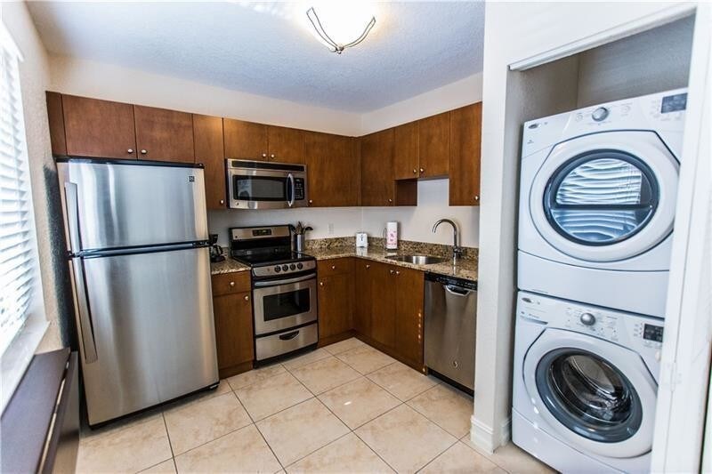 Primary Photo - 949 SE 20th Ave