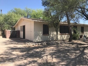 Building Photo - 720 N Irving Cir