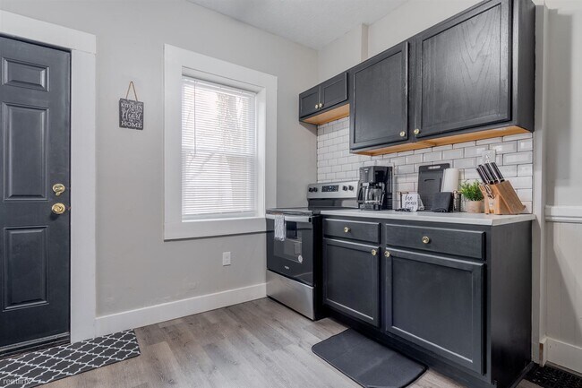 Foto del edificio - 3 br, 2 bath House - 2299 East 93rd Street