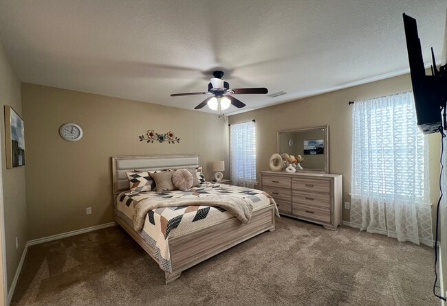 Foto del edificio - 5211 Blue Haven Dr