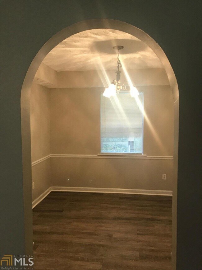 Building Photo - 3600 Brookview Dr