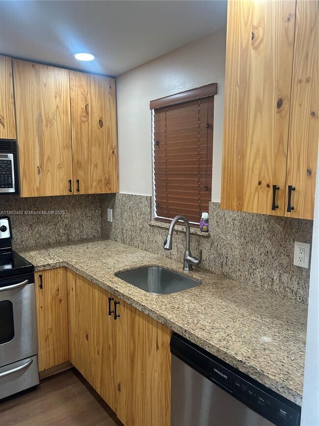 Foto del edificio - 1051 SW 1st St