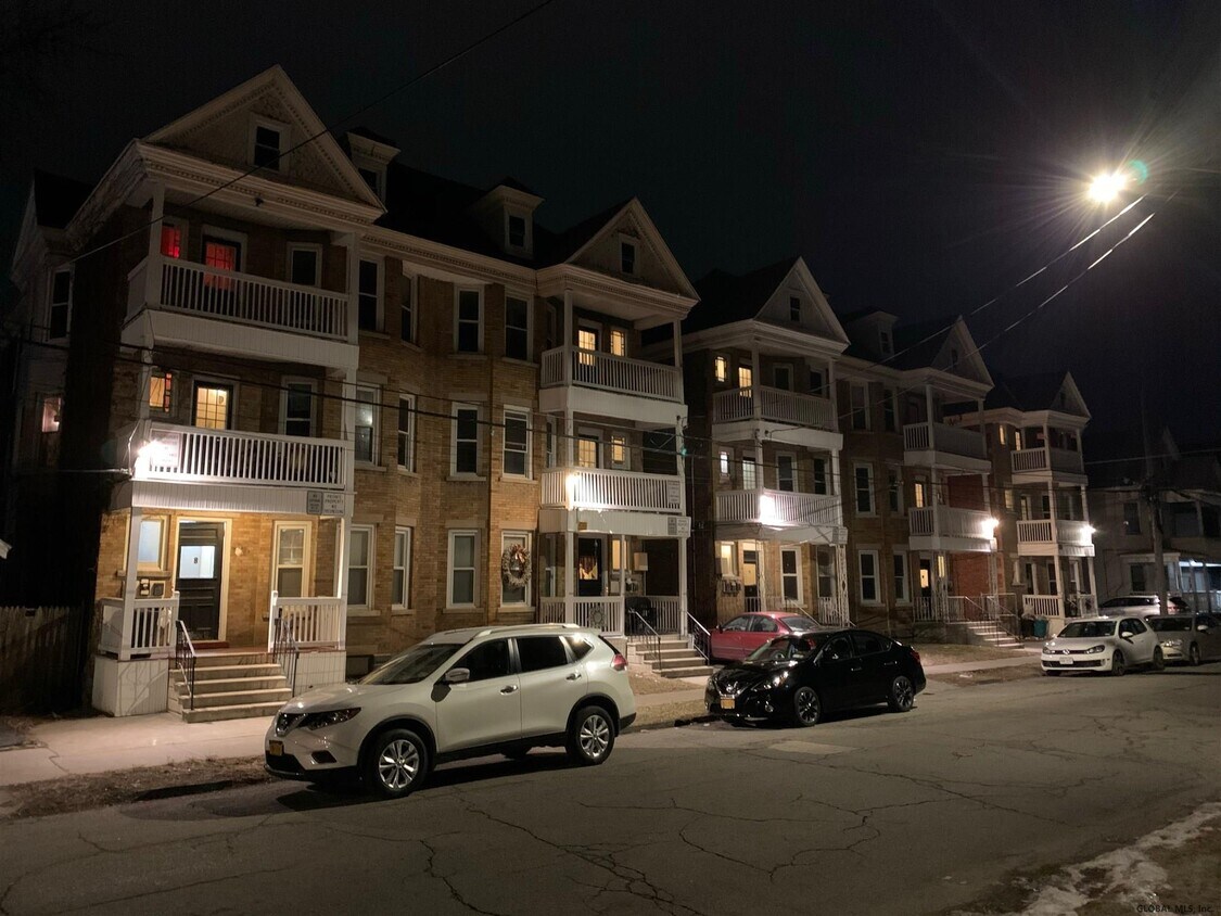 10 Swan St Unit 2, Schenectady, NY 12307 Room for Rent in Schenectady