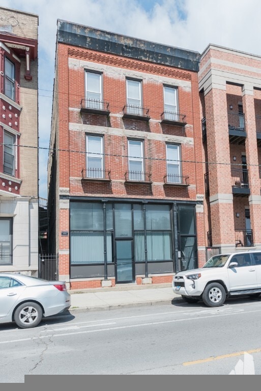Building Photo - 2454 N Southport Ave