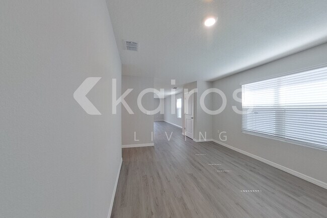 Building Photo - 4445 SW 85 Ln