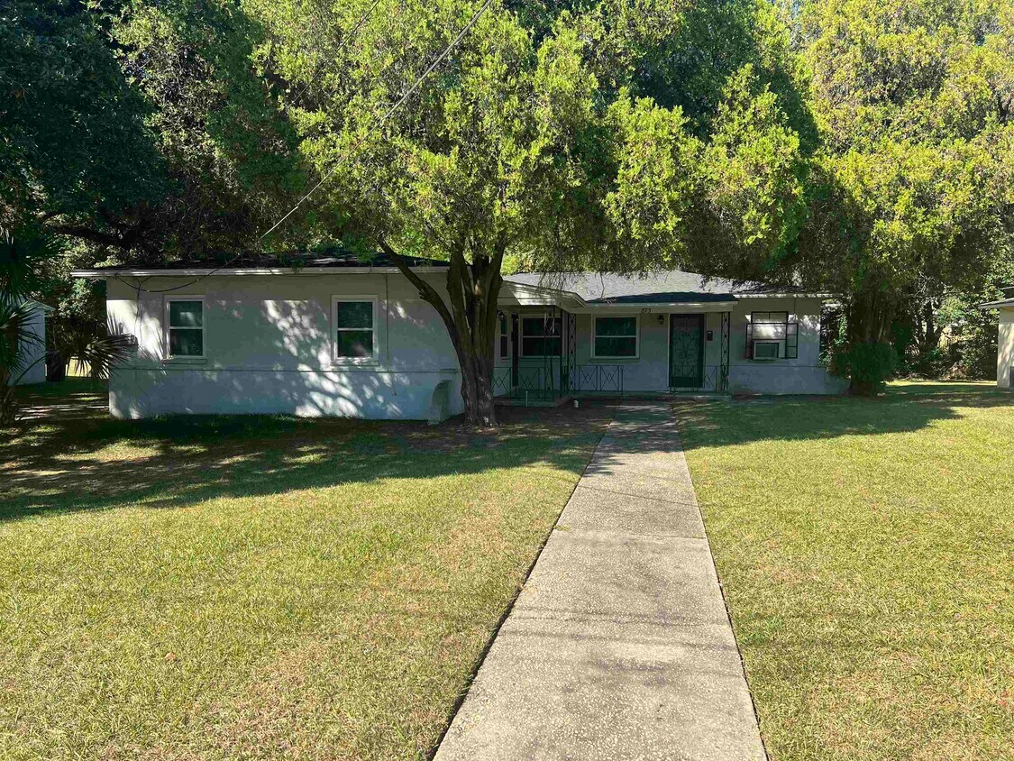 Foto principal - 873 Campus Cir