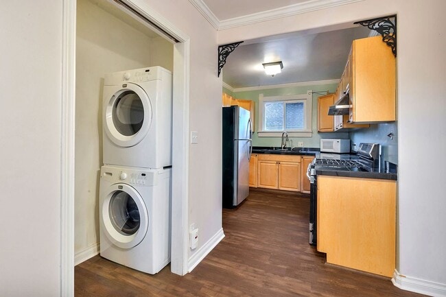 Building Photo - 4933 Irving St