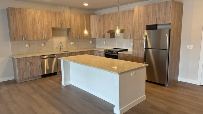 Building Photo - 467 West Ave