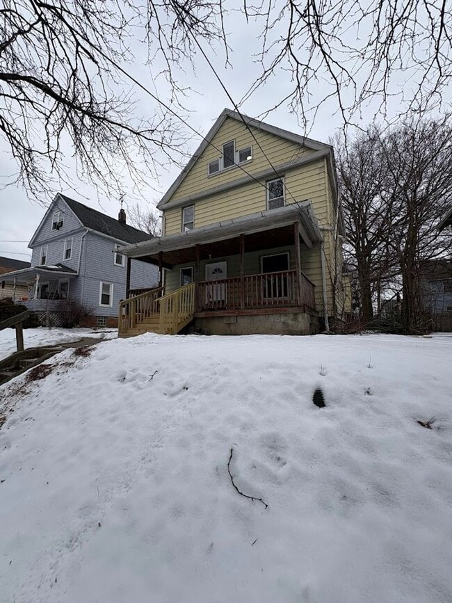 Building Photo - 705 Kling St