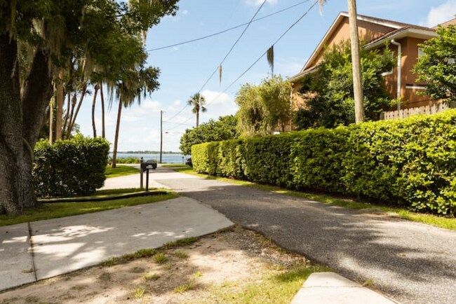 1 house from the lake - 1120 Orange Ave