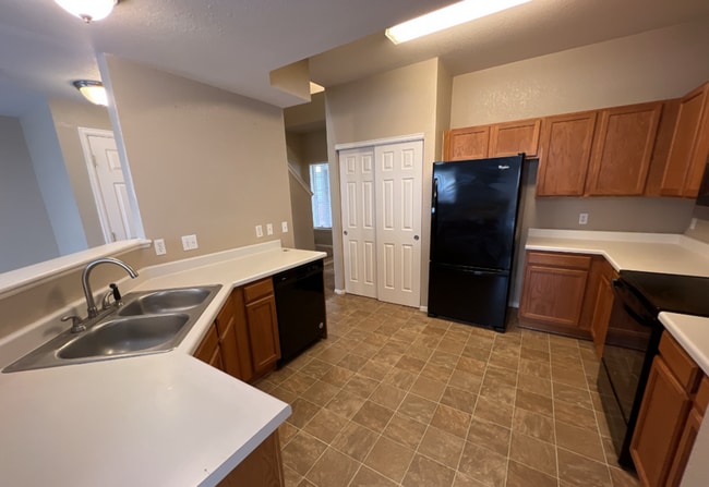 Building Photo - Spacious 3 Bed, 2.5 Bath Condo in Thornton!