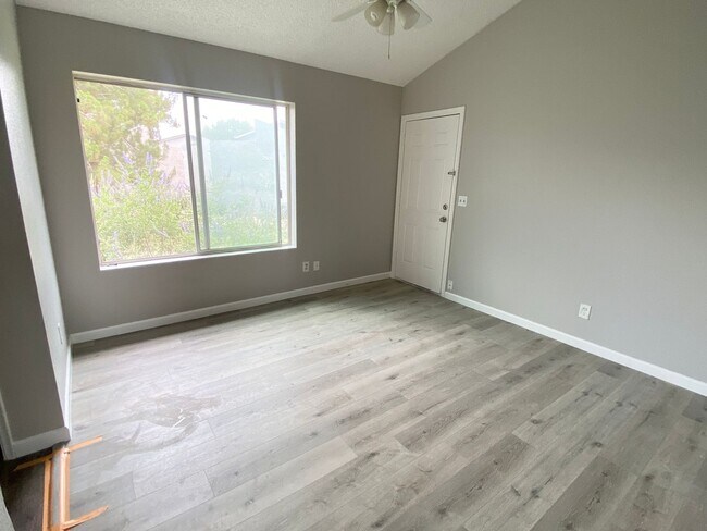 Foto del edificio - 3 Bedroom 2.5 Townhouse with Brand New Kit...