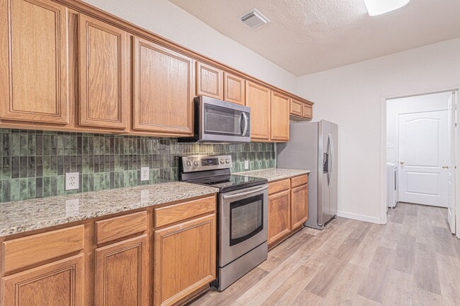 Building Photo - 213 Tapwood Ln