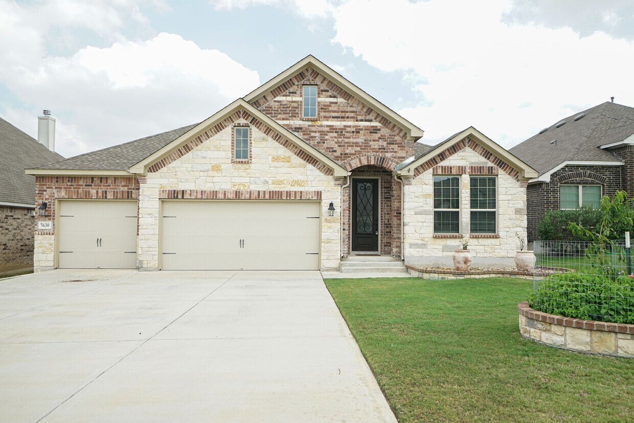 Foto principal - Move In Ready Mint Condition In Boerne