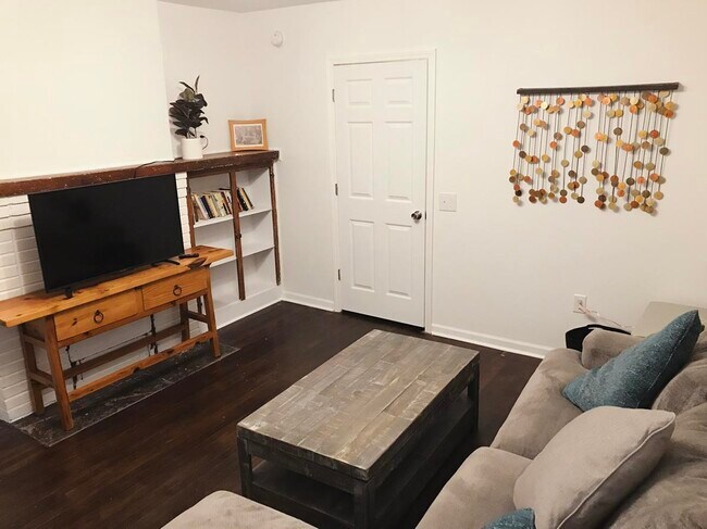 Roku TV y WiFi privado - 711 Hamilton St