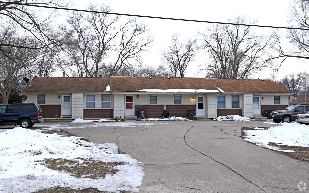 904 SE 10th St, Des Moines, IA 50309 Apartments in Des Moines, IA