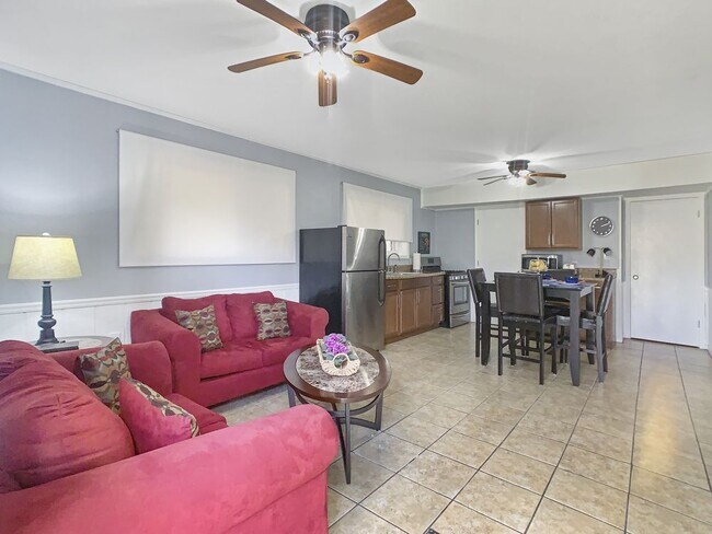 Foto del edificio - 4751 Woodland Forrest Dr