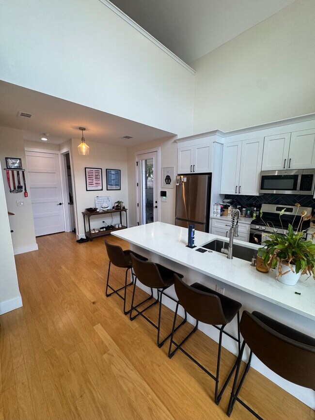 Building Photo - 1416 Berene Ave