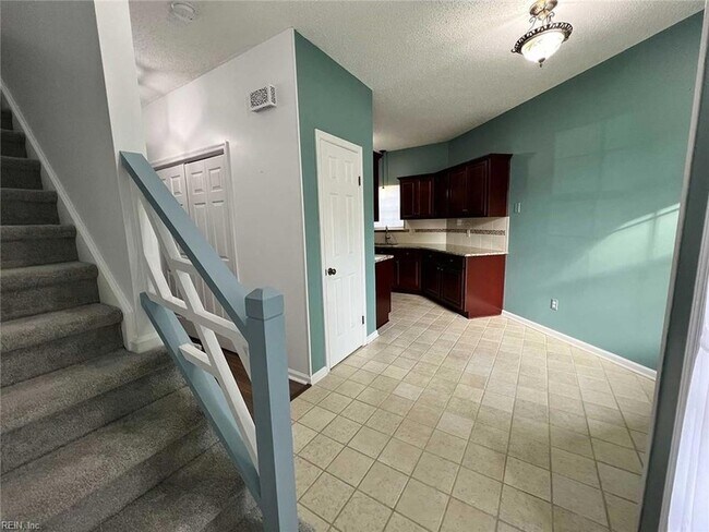 Building Photo - 4930 Cypress Point Cir