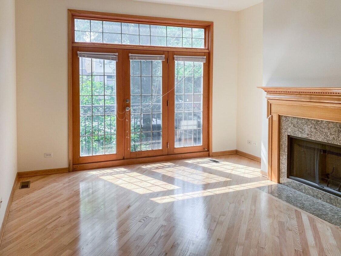 Primary Photo - 2551 N. Southport