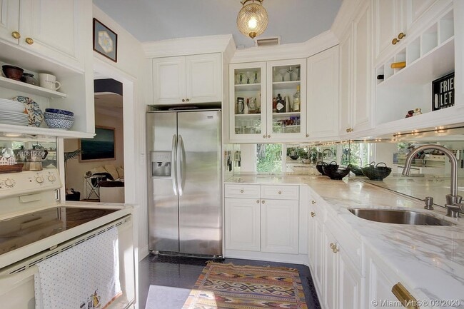 Building Photo - 2330 Overbrook St