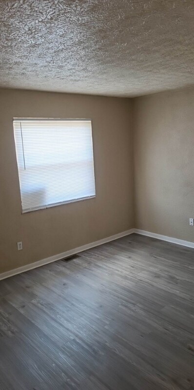 Foto del edificio - 1290 Deeds Ave