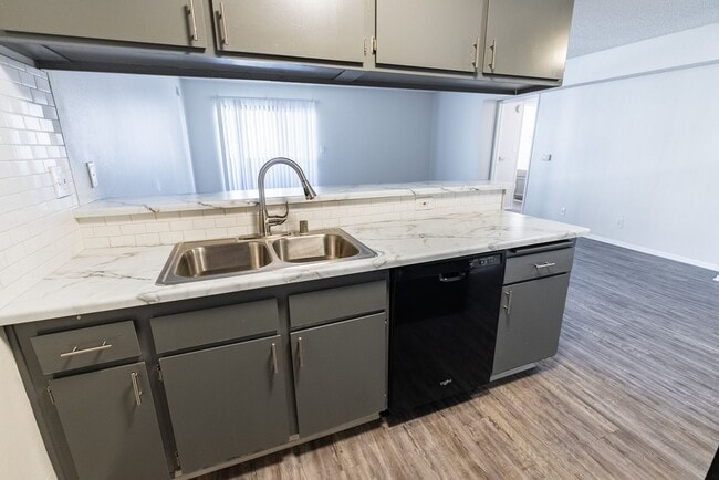 Interior Photo - 951 S. Oxford