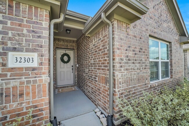 Building Photo - 32303 Cedar Crst Dr