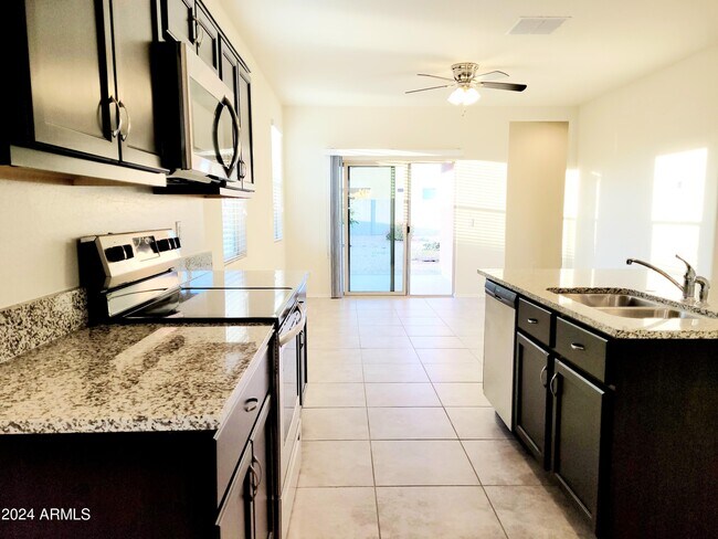 Foto del edificio - 11418 E Cliffrose Ln