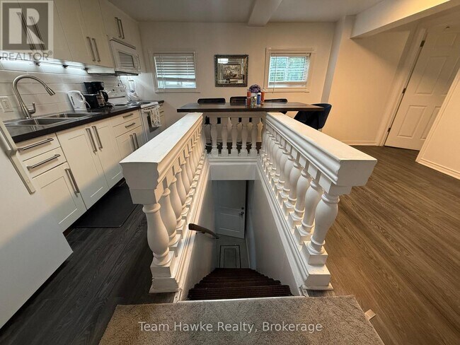 Photo du bâtiment - 450-450 Sturgeon Bay Rd