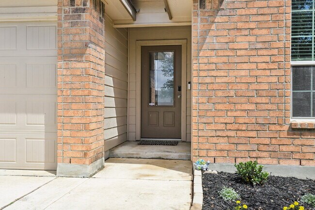Foto del edificio - "Charming 3-Bedroom Haven with Granite Elegance in San Antonio!"