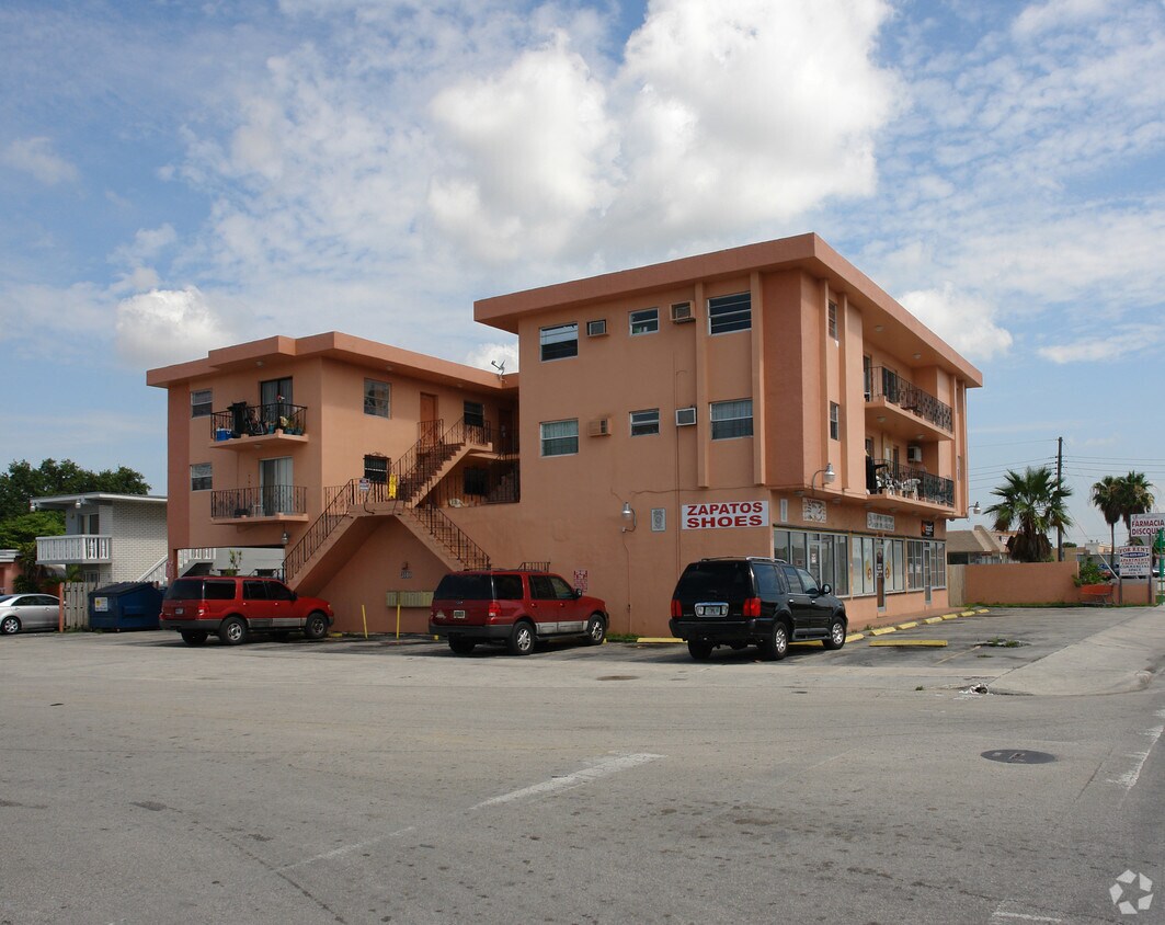 Building Photo - 3800 E 4th Ave
