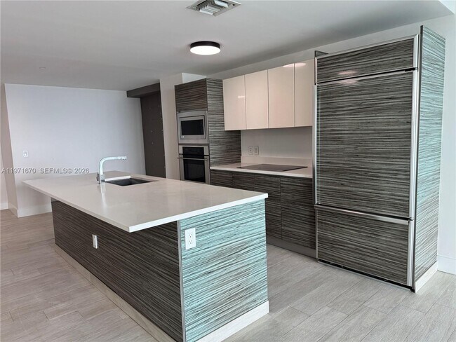 Foto del edificio - 460 NE 28th St