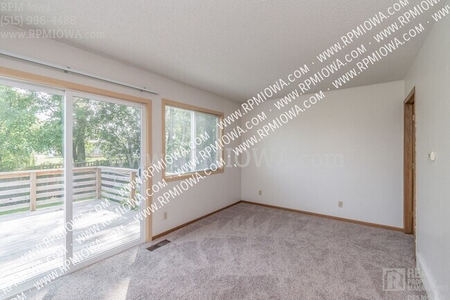 Building Photo - FENCED YARD!! 2 Bedroom, 1.5 Bath Duplex i...