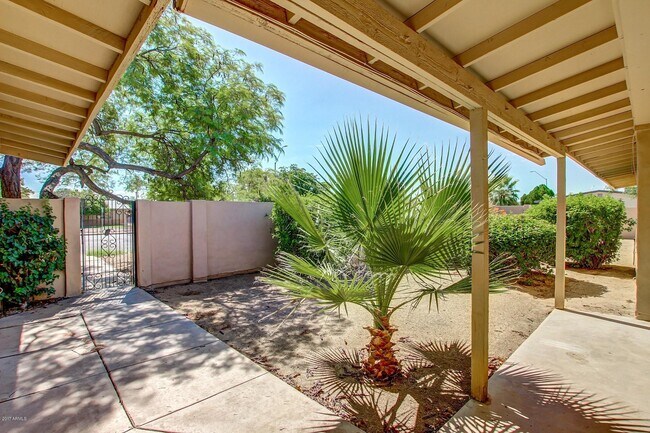 Foto del edificio - 12228 N 64th St