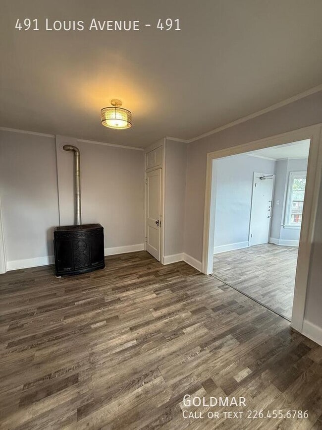 Photo du bâtiment - Gorgeous 2 bedroom upper unit