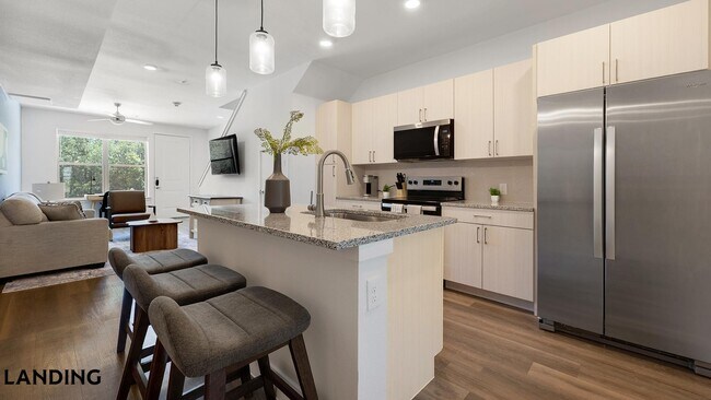 Foto del edificio - 6525 Ed Bluestein Blvd