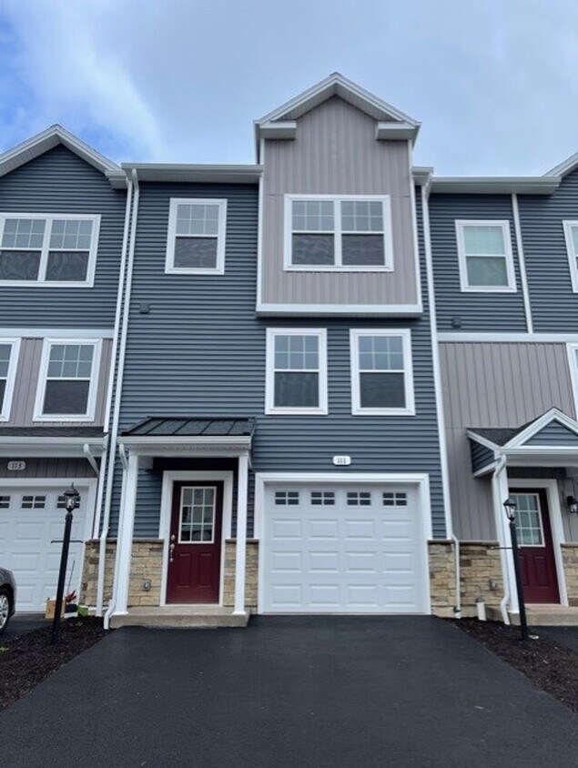 Primary Photo - Beautiful New Construction!