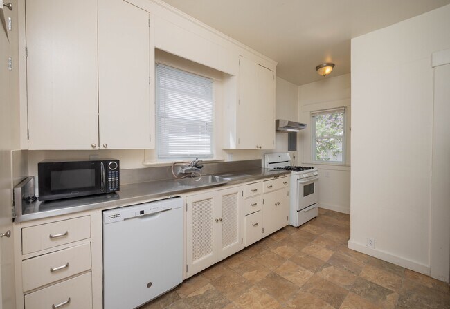 Foto del edificio - 1317 Forest Ct