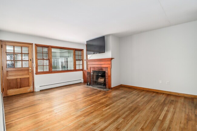 Building Photo - 2 Arbor Dr