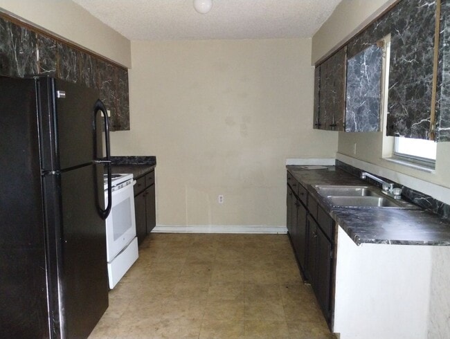 Building Photo - 2 Bedroom / 2 Bathroom Rental – Brooksville, Fl