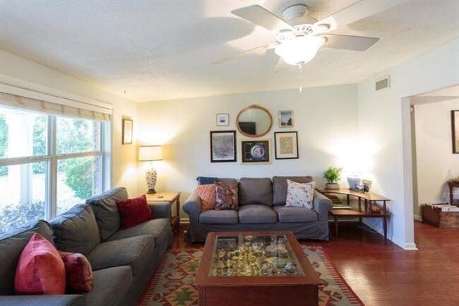 Foto del edificio - 820 Chestwood Ave