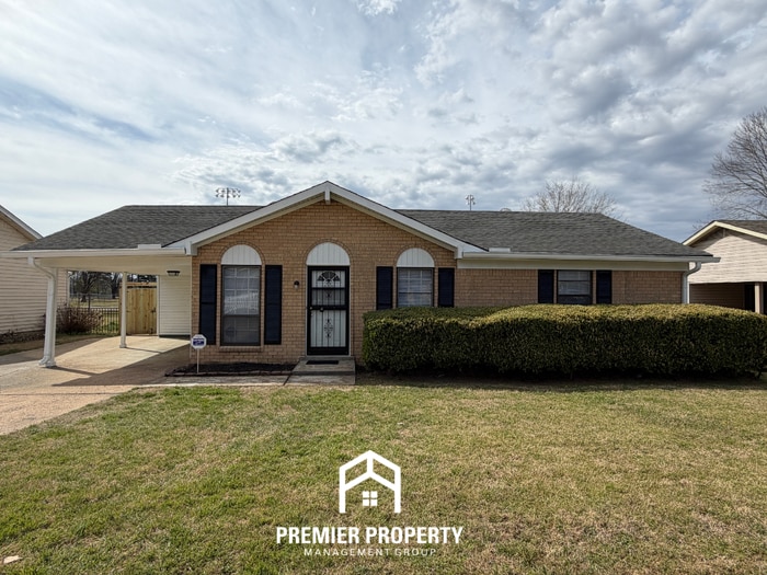 Newly Renovated 3BR Home in Millington | Hardwood Floors, Fireplace & Large Yard - Newly Renovated 3BR Home in Millington | Hardwood Floors, Fireplace & Large Yard
